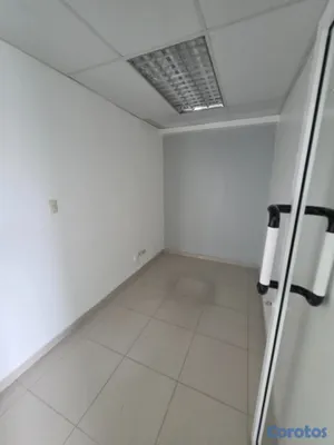 oficinas y locales comerciales - Local de oficina en la Gustavo Mejía Ricart próximo a la Nuñez 10
