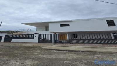 Casa en alquiler en Palmas del Valle con terraza | 3 habitaciones