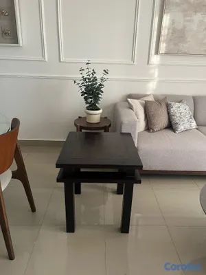 decoración y accesorios - Mesa Lateral en pino tratado como nueva  3