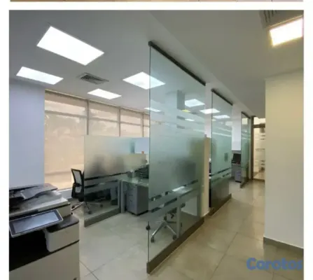 oficinas y locales comerciales - Local de oficina Semi Amueblada Ensanche Julieta 2