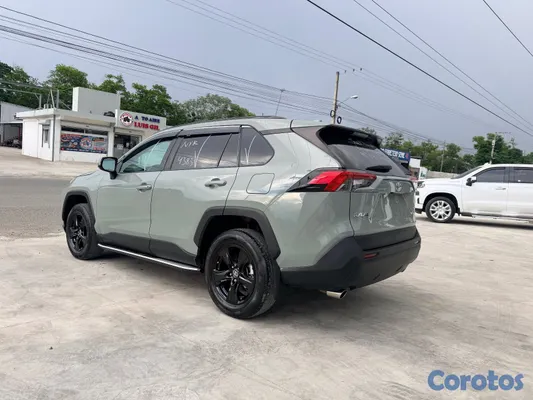 jeepetas y camionetas - Toyota rav4 2021 xle clean carfax  3