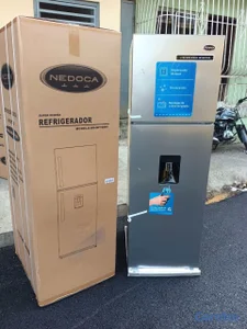 Nevera Nedoca Inverter 10 Pies con Dispensador