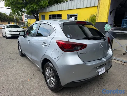 carros - Mazda 2 touring 2021  7