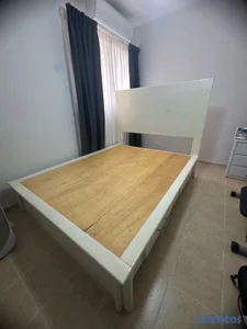 base cama queen 60 *80 en madera pino americano.