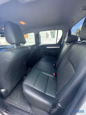 jeepetas y camionetas - Toyota hilux srv 2023 6