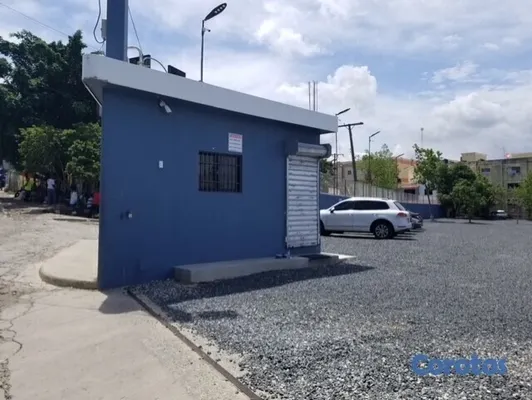 oficinas y locales comerciales - Se vende Parqueo Comercial detrás parada Metro Mamá Tingó 3