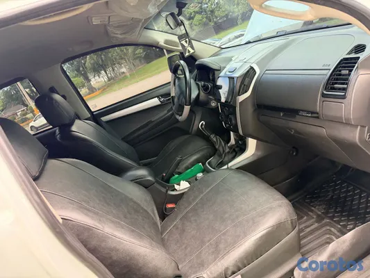 jeepetas y camionetas - Isuzu dmax 2020 mecánica 4x4  9
