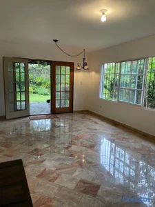 ALQUILER EN ARROYO HONDO | PRIMER NIVEL, 3 HABITACIONES, FAMILY Y 2 PARQUEOS