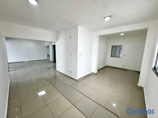 oficinas y locales comerciales - Alquilo Local  300 mts   en los prados  5