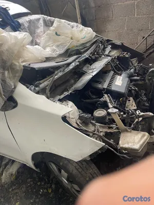 carros - vendo Toyota vitz para pieza o arreglar  5
