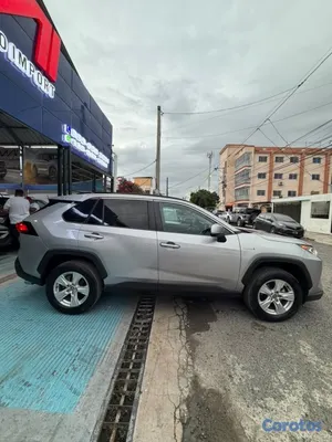 jeepetas y camionetas - Toyota RAV4 2021 XLE Hybrid  10