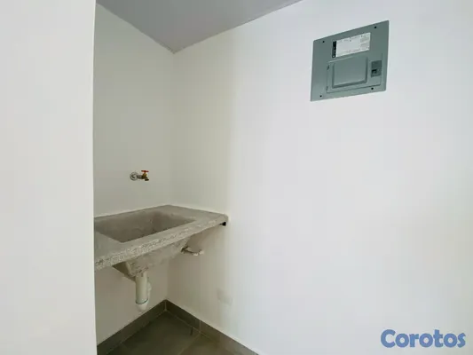 apartamentos - SEGUNDO PISO EN VENTA EN LA AVENIDA HISPANOAMERICA 9