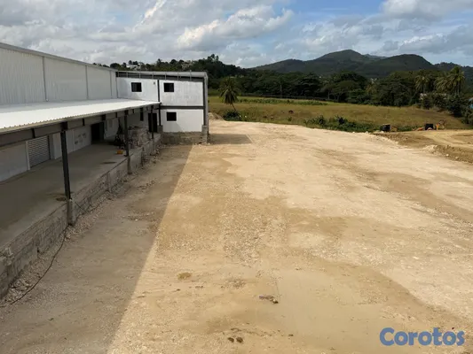 oficinas y locales comerciales - Naves Industriales en la Autopista 6 de Noviembre, San Cristóbal  6