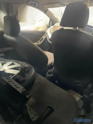carros - vendo Toyota vitz para pieza o arreglar  7