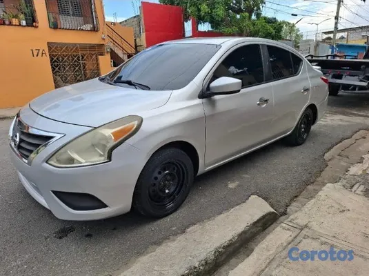 carros - Nissan Versa 2019 Americano en Venta 8