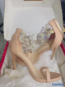 Zapatillas con perlas color beige