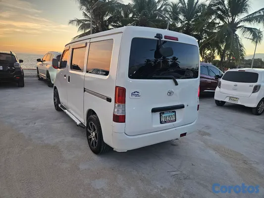 jeepetas y camionetas - Toyota townace nítida  10