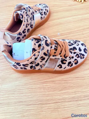 ropa y zapatos - 🐆 **Tenis H&M para niña – Animal Print** 3