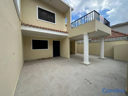 casas - Casa de 2 niveles en venta en Villa Aura 10