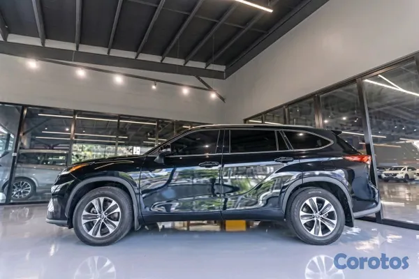 jeepetas y camionetas - Toyota higlander xle clean carfax 2020 3