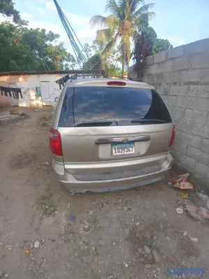 jeepetas y camionetas - vehículo: minivan Chrysler town AND country 
Años : 2005
Válvula: V6 3.8  3