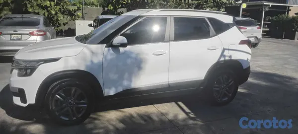 jeepetas y camionetas - Vendo Kia Seltos 2023 en óptimas condiciones 3