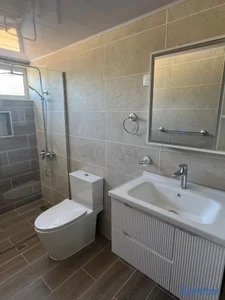 Apartamento renovado! Piso, cocina, ventanas y bañ
