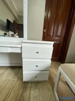 muebles y colchones - CAOBA gavetero con su banquito + 2 mesitas de noche  2