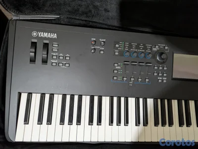 Piano Yamaha Modx8+ Incluye Estuche Original 