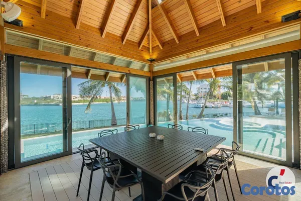 casas - Exclusive Waterfront Estate on a Private Island in 18