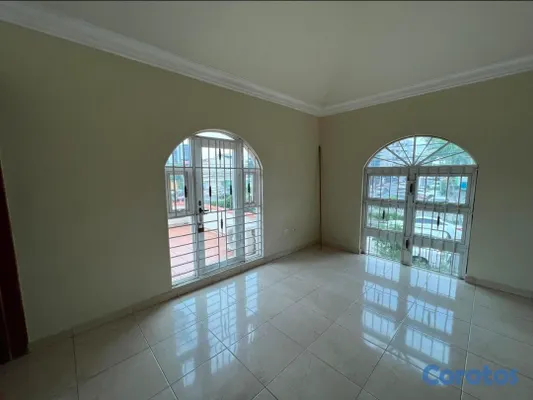 oficinas y locales comerciales - Alquiler de Casa local en Los Prados  3