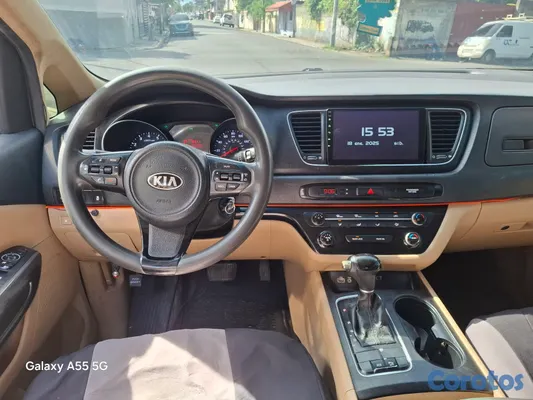 jeepetas y camionetas - Kia Sedona V6 2015  6