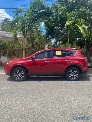 jeepetas y camionetas - Jeepeta Toyota Rav-4 LE 2017 optimas condiciones  3