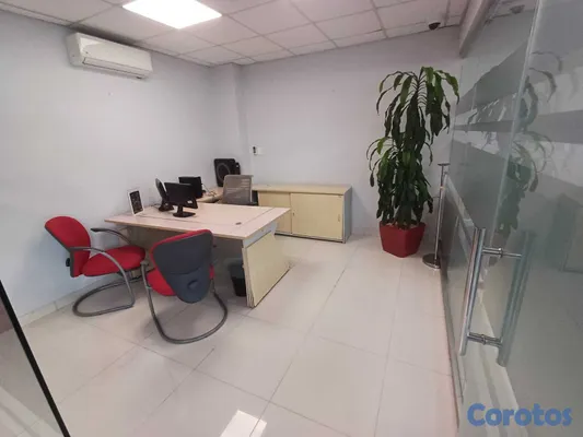 oficinas y locales comerciales - Alquilo Local  1er piso 110 mts en Julieta 4