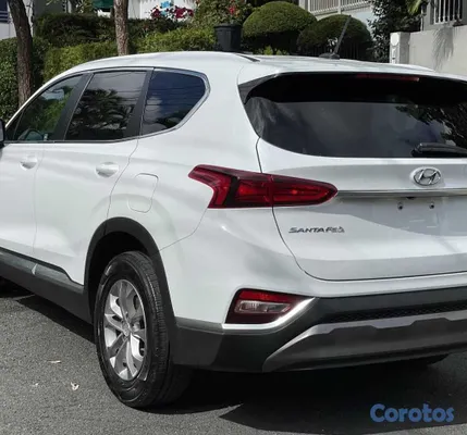 jeepetas y camionetas - Hyundai Santa Fe SE blanca año 2021 - muy buenas c 4