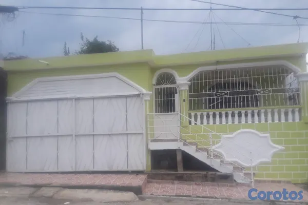 casas - tiene su título
a 800 metros de jumbo. la sirena. bravo y plaza lama  9