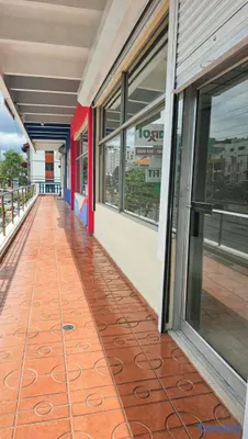 oficinas y locales comerciales - Oportunidad Alquilo local en excelente Punto Comercial Av. Rómulo, 125mts 5