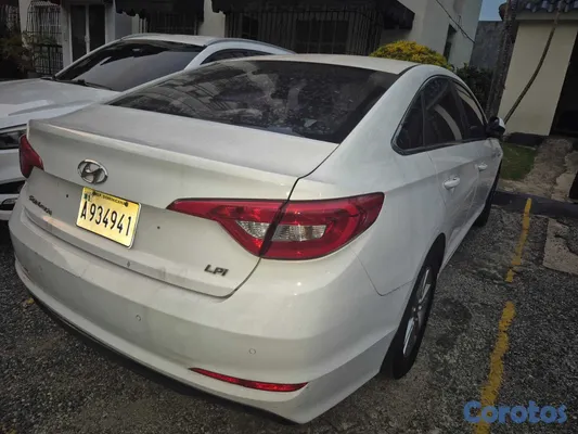 carros - Hyundai Sonata, única dueña 7