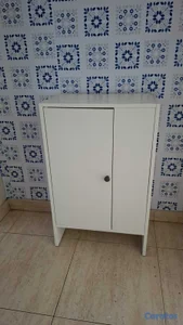 Armario con puerta blanco. Medidas: 80x50 cm