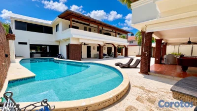 Casa en venta de 3 habitaciones con piscina en Altos de Arroyo Hondo III