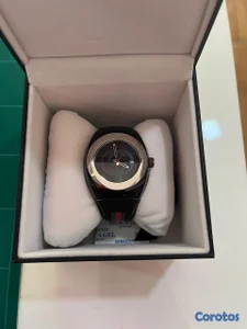 VENDO RELOJ GUCCI ORIGINAL CON SU CAJA SOLO ESCRIBIR VIA WP