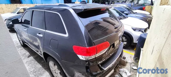 jeepetas y camionetas - Se Vende gran cherokee 2014 casi nuevo  5