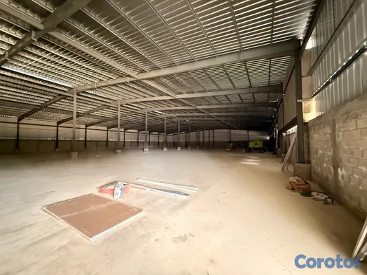oficinas y locales comerciales - Naves Industriales en la Autopista 6 de Noviembre, San Cristóbal  5