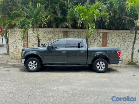 jeepetas y camionetas - Ford F-150 SuperCrew 4x4 — Motor 5.0L V8 Coyote 2015 Guard Metallic 9