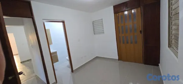 casas - 🏡 Casa de 3 Habitaciones con Patio y Jardín | Av. Los Beisbolistas | 2 Baños 9