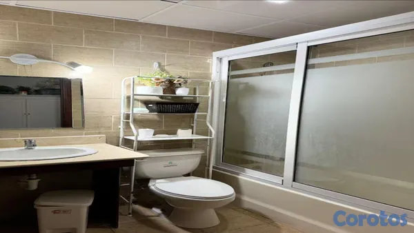 casas vacacionales y villas - VILLA EN JUAN DOLIO EN METRO PRIMER NIVEL 10