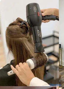 Se solicita peluquera 