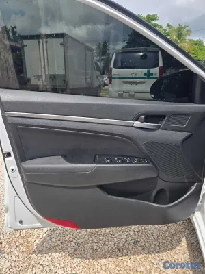 carros - HYUNDAI AVANTE 2019 BLANCO GASOLINA 9