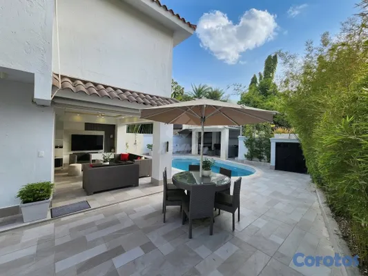 casas - PROYECTO CERRADO CASA CON PISCINA Y PANELES SOLARE 2