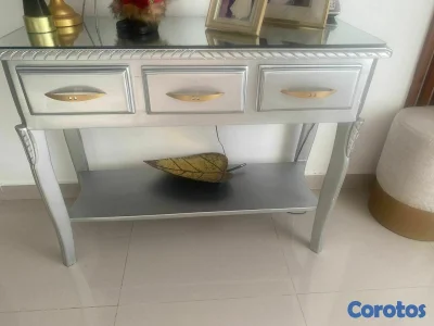 Vendo repisa moderna en caoba pura pintada de gris